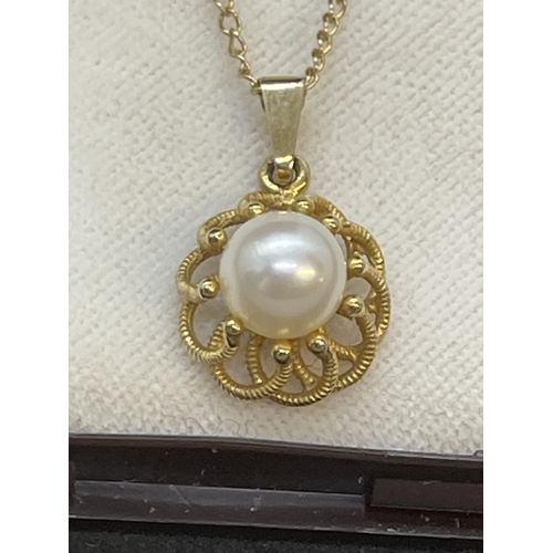 574 - 9ct gold chain (18ins) with a pearl pendant attached, size of cultured pearl 7mm. Weight 3g.