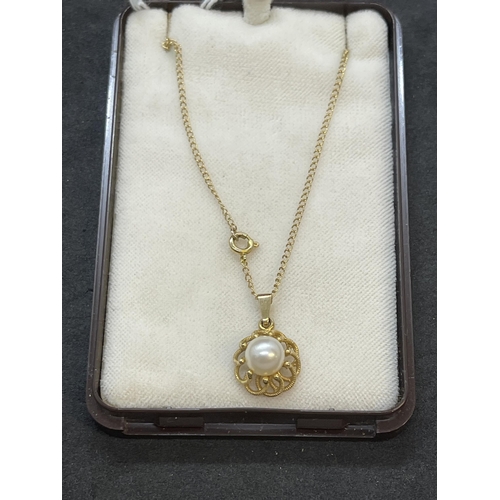 574 - 9ct gold chain (18ins) with a pearl pendant attached, size of cultured pearl 7mm. Weight 3g.