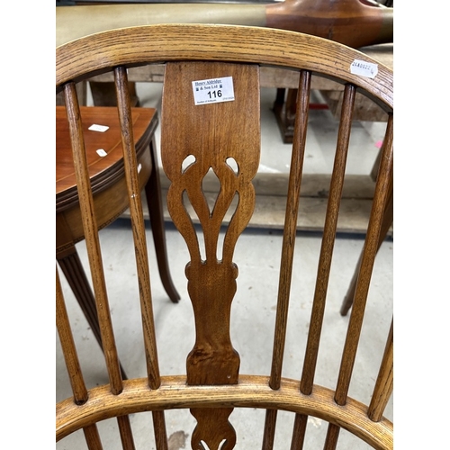 116 - Furniture: 19th cent. Oak and elm hoop back Windsor chair.