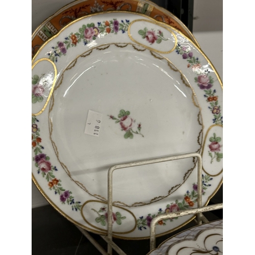 202 - Ceramics: Late 18th/19th cent. Paris porcelain plates, including Dihl et Duerhard, Bordeaux, rue de ... 