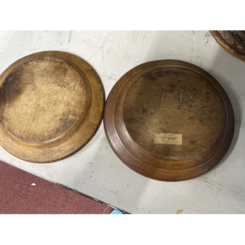 434 - 18th cent. Rustic Treen: Fruitwood dishes one bearing a Gettrye Museum label to base. 8½ins. x 8ins.... 