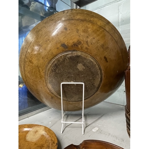 435 - 18th cent. Rustic: Large fruitwood serving bowl of good colour and patina. 16ins.