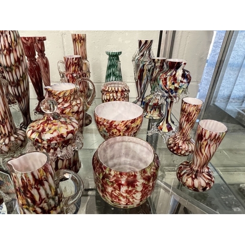 436 - 20th cent. Continental Glass: Large collection of end of day and Vaseline glass. Approx. 50... 