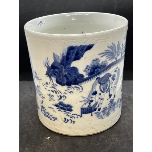 441 - Ceramics: Late 19th cent. Blue and white Chinese brush pot decorated with equine figures, unmarked, ... 