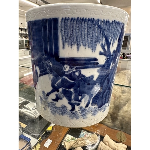 441 - Ceramics: Late 19th cent. Blue and white Chinese brush pot decorated with equine figures, unmarked, ... 