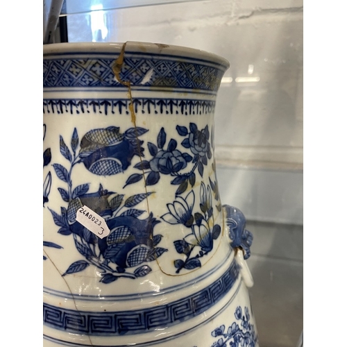 442 - Ceramics: 19th cent. Chinese blue and white vases with Dogs of Fo on the shoulders both A/F with ext... 