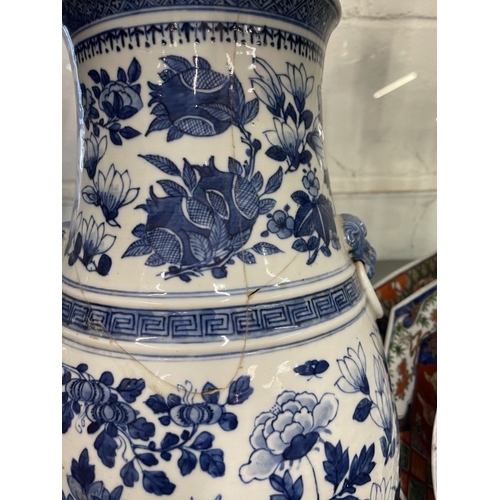 442 - Ceramics: 19th cent. Chinese blue and white vases with Dogs of Fo on the shoulders both A/F with ext... 