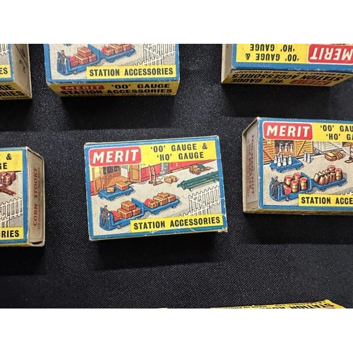 367 - Toys & Games: Model railways OO and HO gauge, ten boxes of Merit Station accessories. Plus a Triang ... 