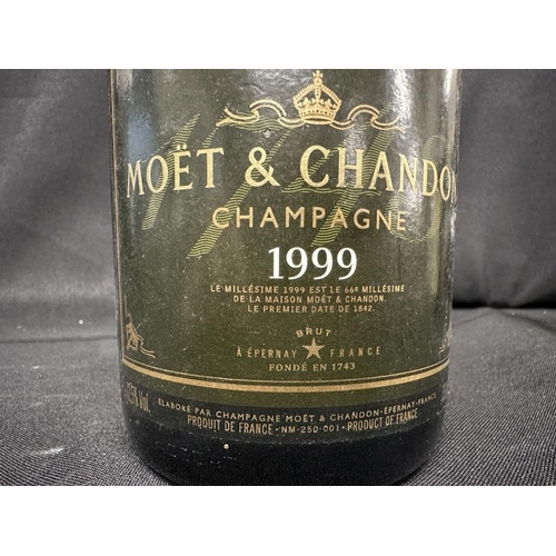 387 - Champagne: Moet and Chandon 1999, a blend of Chardonnay, Pinot Noir and Pinot Meunier, on the nose t... 