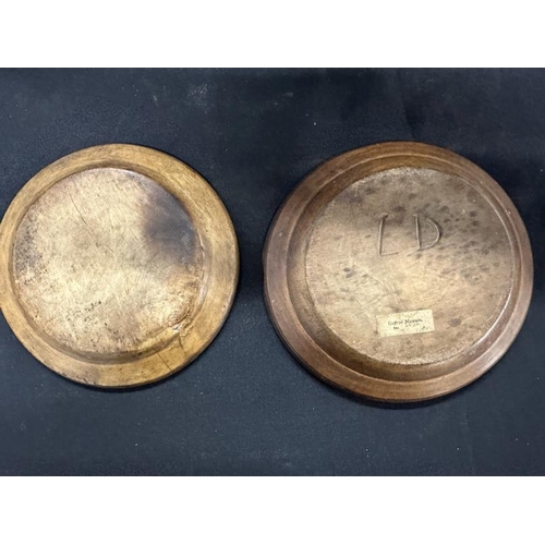 407 - 18th cent. Rustic Treen: Fruitwood dishes one bearing a Geffre Museum label to base. 8½ins. x 8ins.... 