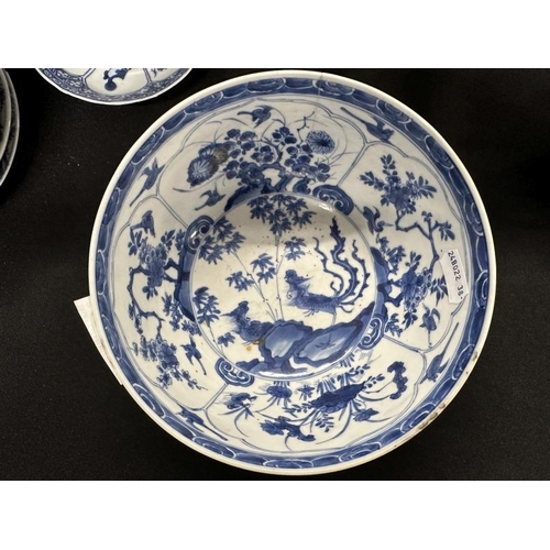 424 - 17th cent. & Later Chinese Ceramics: Collection of Chinese blue and white porcelain including a figu... 