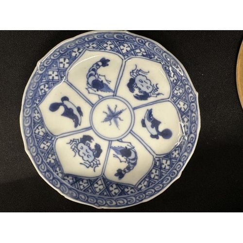 424 - 17th cent. & Later Chinese Ceramics: Collection of Chinese blue and white porcelain including a figu... 