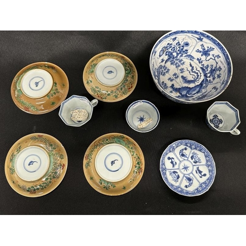 424 - 17th cent. & Later Chinese Ceramics: Collection of Chinese blue and white porcelain including a figu... 