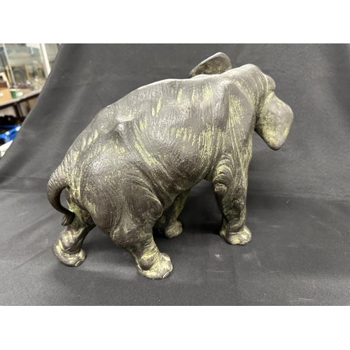 445 - Sculptures: 20th cent. Japanese patinated hollow cast bronze elephant with faux Zhuanshu mark to the... 