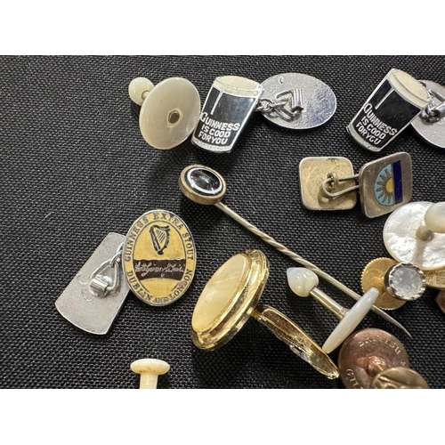 454 - Guinness Memorabilia: Including six waistcoat buttons, two pairs of Guinness cufflinks, together wit... 