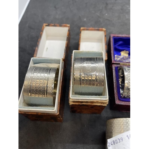 538 - Hallmarked Silver: Nine napkin rings, various patterns and hallmarks. Weight 7.8oz.