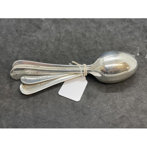 555 - Hallmarked Silver: Six Old English pattern dessert spoons all hallmarked Sheffield, various dates. W... 