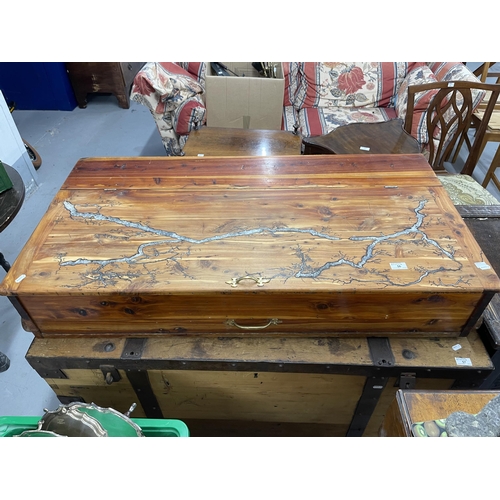 56 - 20th cent. Furniture: Red pine under-bed storage box decorated with acid-etched ancient pine tree de... 