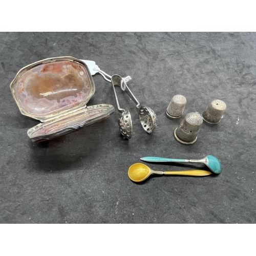 589 - Hallmarked Silver & White Metal: 18th cent. Silver mounted pink agate snuff box together with three ... 