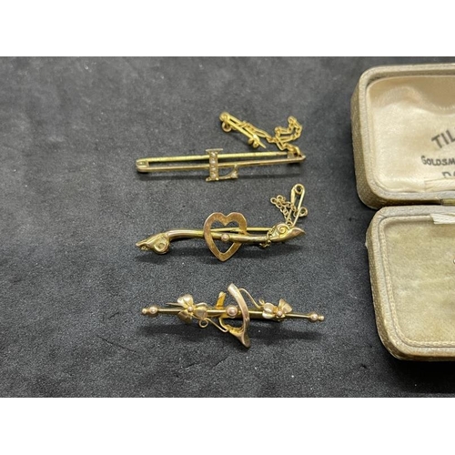 627 - Jewellery: Four 9ct gold bar brooches one set with peridot and pearl, gross weight 8.3g. Plus an Ita... 