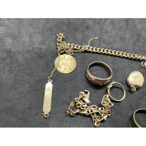 643 - Hallmarked Jewellery: Mixed collection of gold including 9ct, 14ct charm bracelet, two rings yellow ... 