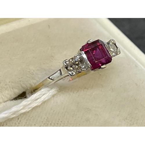 655 - Jewellery: Yellow metal 3-stone ring, central square cut ruby flanked by 2 diamonds, hallmark remove... 