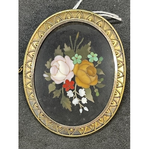 684 - Jewellery: Yellow metal oval brooch 51mm x 39mm set with pietra dura centre having a shot and wire w... 