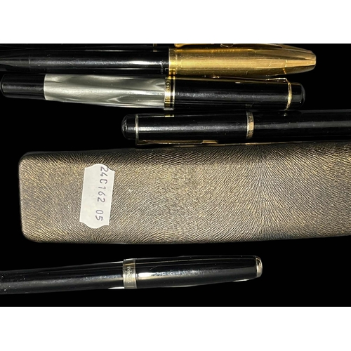 566 - Writing Requisites: Mid 20th cent. Fountain pens to include one boxed Pelikan, three unboxed Pelikan... 