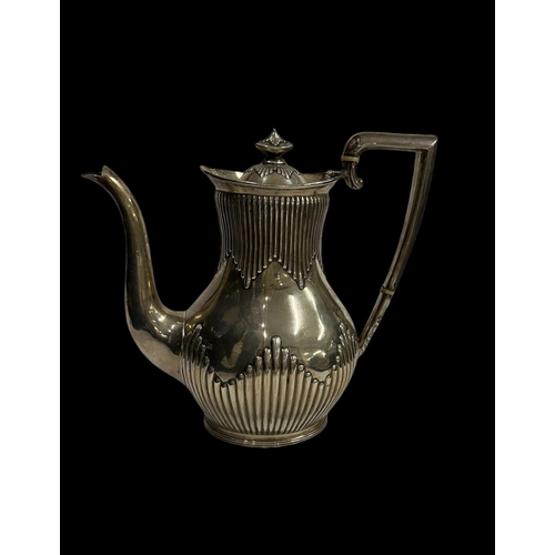 655 - Hallmarked Silver: Victorian coffee pot with gadrooned decoration to both body and lid, London 1899,... 