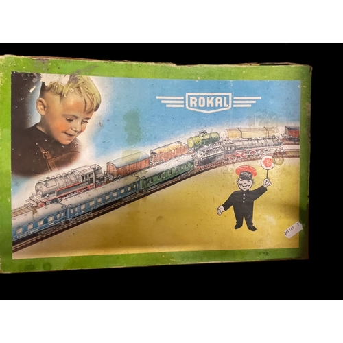 326 - Toys and Games: Model railways, Rokal 'N' gauge freight set includes track loco and two wagons, boxe... 