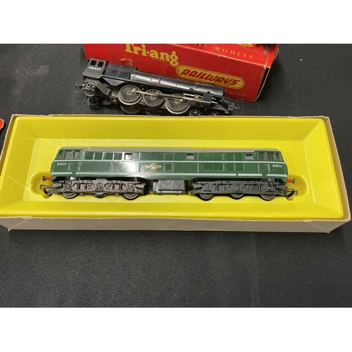 416 - Toys: Inter City 125 Trains x 2 unboxed, BR Class 25 Bo-Bo Diesel Electric Loco D7596 boxed, R337 BR... 