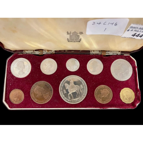 444 - Coins: 1953 uncirculated coins in fitted case Coronation Set Royal Mint.