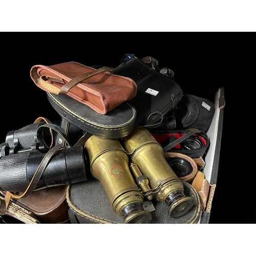 482 - Binoculars: Eighteen pairs of binoculars and eleven cases, leather, canvas, etc. Various makers.... 