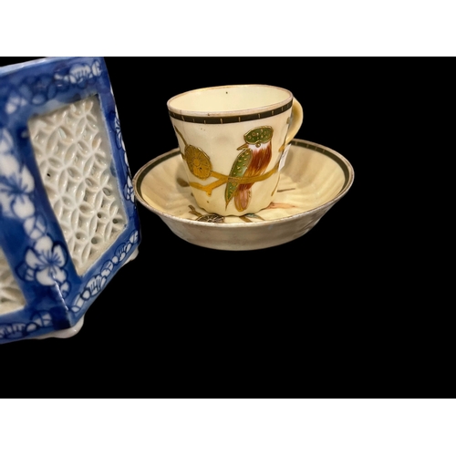 528 - Japanese Ceramics: Two cups and saucers, a potpourri pot, five small plates and a 20th cent. Chinese... 