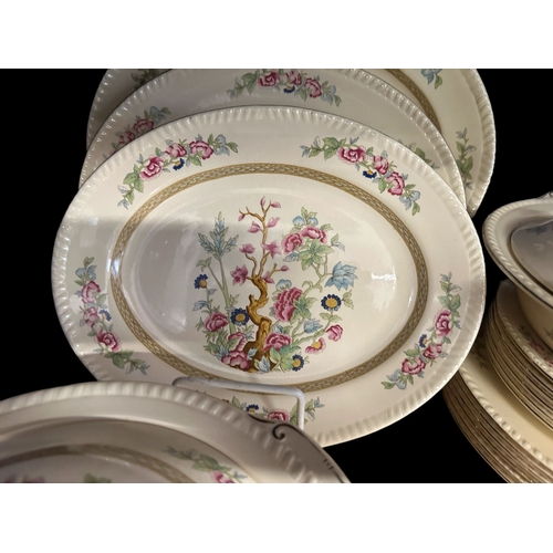 595 - 20th cent. Ceramics: Swinnertons dinner service Harvest pattern comprising vegetable dishes x 2, mea... 