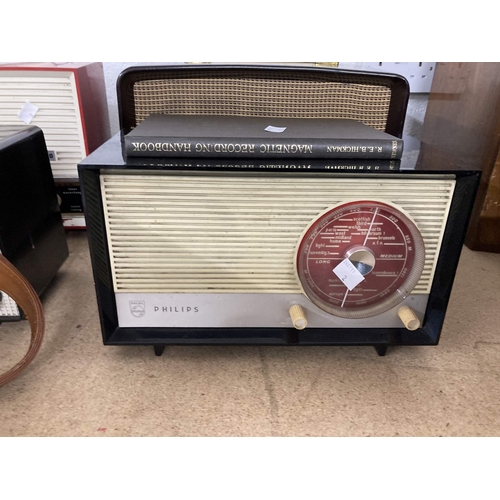 6 - Radios: Mid 20th cent. Bakelite cased radios including Bush D.A.C. 90A, Philips B3G9TU, EKCO U245 an... 