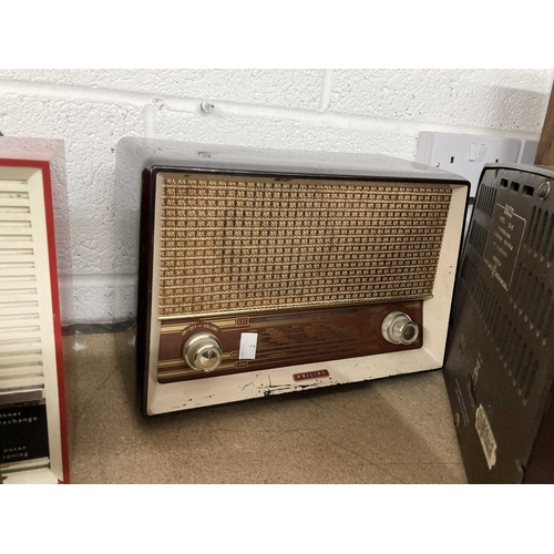 6 - Radios: Mid 20th cent. Bakelite cased radios including Bush D.A.C. 90A, Philips B3G9TU, EKCO U245 an... 