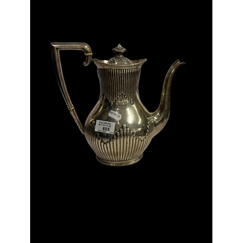 655 - Hallmarked Silver: Victorian coffee pot with gadrooned decoration to both body and lid, London 1899,... 