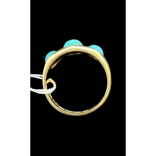 819 - Hallmarked Jewellery: 18ct gold ring set with three graduated cabochon cut turquoise, estimated weig... 