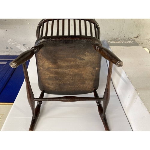 93 - Furniture: 18th cent. Elm comb back chair with H stretcher, turned supports and three-part arm, of g... 