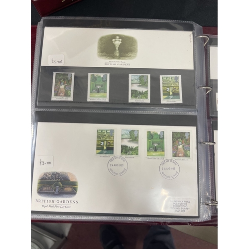 256 - Stamps: British Post Office and Royal Mail Mint stamps presentation packs, most with corresponding f... 