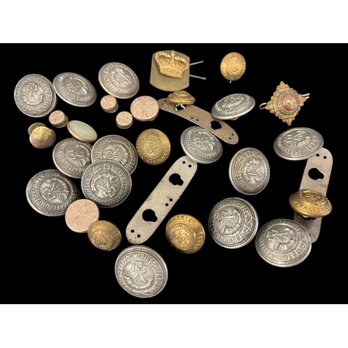 290 - Militaria: Collection of military buttons to include Dumphrieshire Rifles.