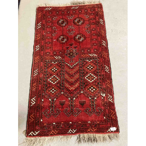 40 - Rugs: 20th cent. Red ground prayer mat, 27ins. x 48ins. Plus small Chinese circular rug. (2)... 