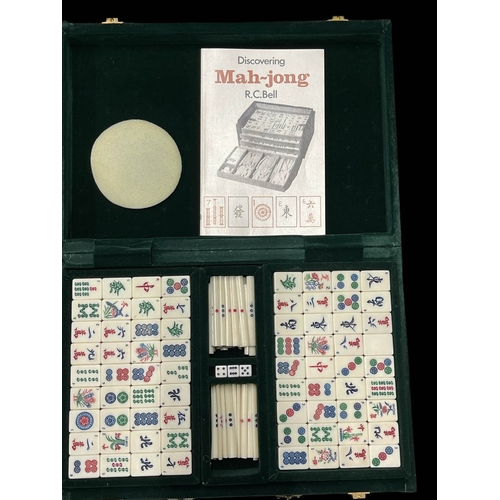 411 - Toys & Games: Mahjong complete set cased with instructions.