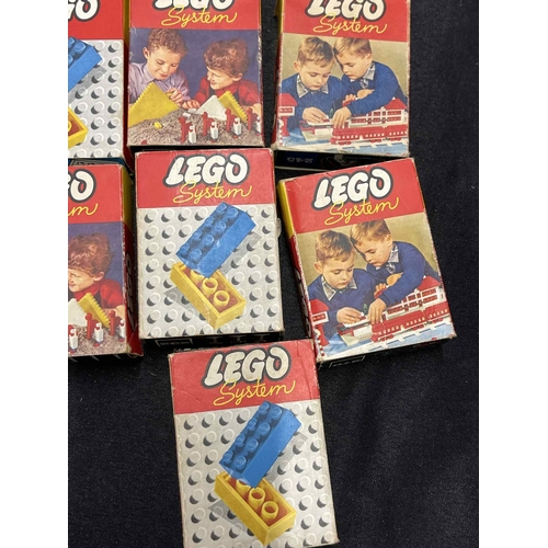 419 - Toys: 1950s Lego System sets numbered 212, 231, 232, 233, 242, 245, 270, 283 and 509 contents includ... 