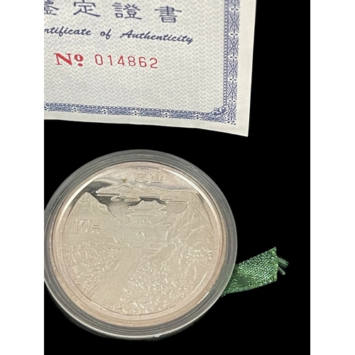 445 - Coins & Medals: Coins & Medals: Encapsulated 10 yuan piece, with COA. Two silver proof crowns, b... 