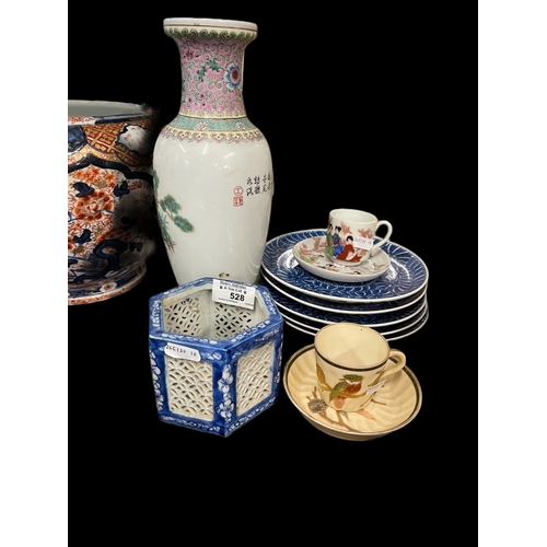 528 - Japanese Ceramics: Two cups and saucers, a potpourri pot, five small plates and a 20th cent. Chinese... 