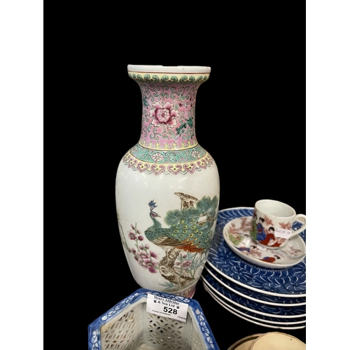 528 - Japanese Ceramics: Two cups and saucers, a potpourri pot, five small plates and a 20th cent. Chinese... 