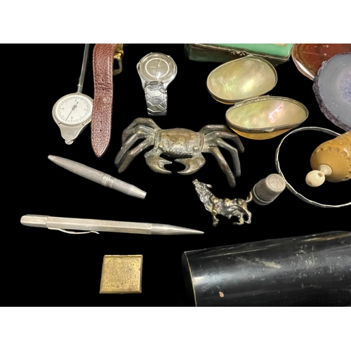 552 - Objects of Vertu: Five draw pocket telescope, Tagua nut vinaigrette with Stanhope to handle, a penkn... 