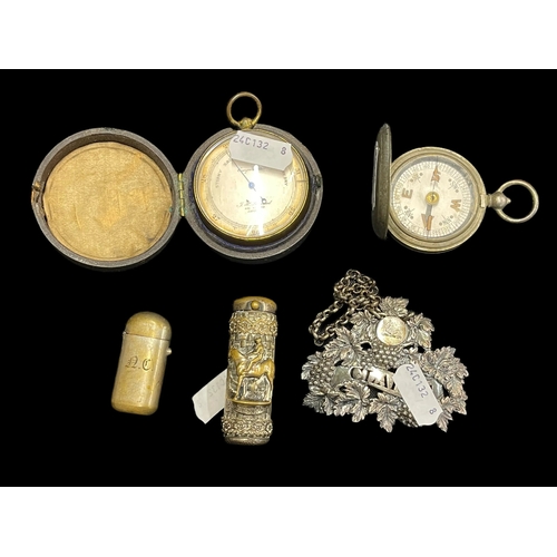 560 - Objects of Virtu: WWI pocket compass, military issue with broad arrow mark and marked Terraise W. Co... 